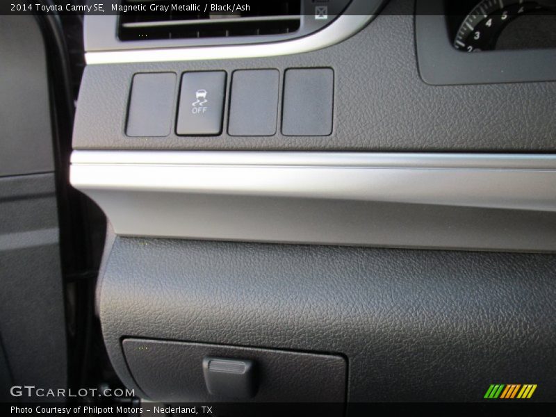 Magnetic Gray Metallic / Black/Ash 2014 Toyota Camry SE