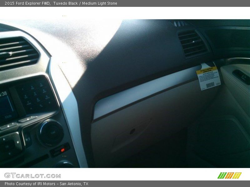Tuxedo Black / Medium Light Stone 2015 Ford Explorer FWD