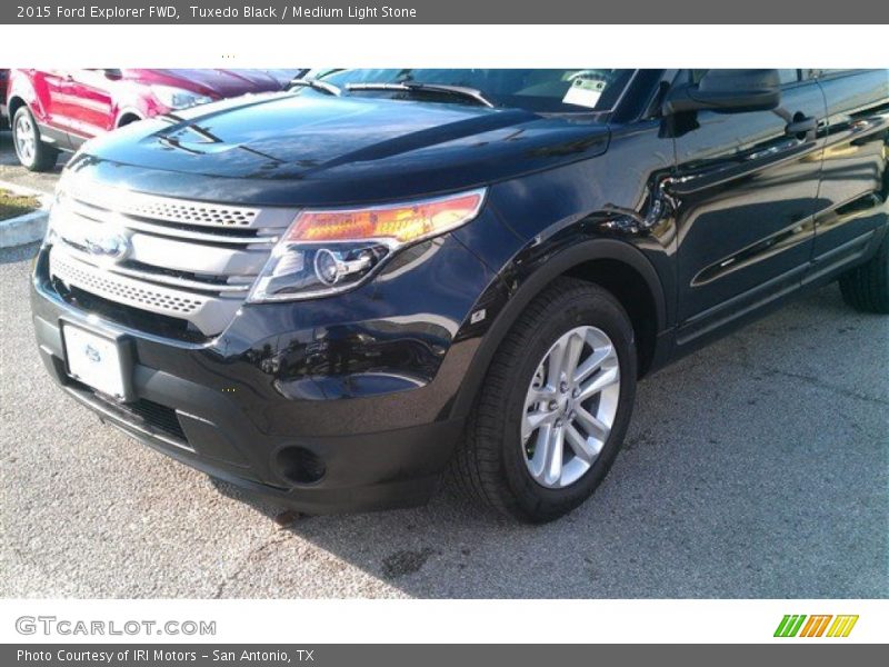 Tuxedo Black / Medium Light Stone 2015 Ford Explorer FWD