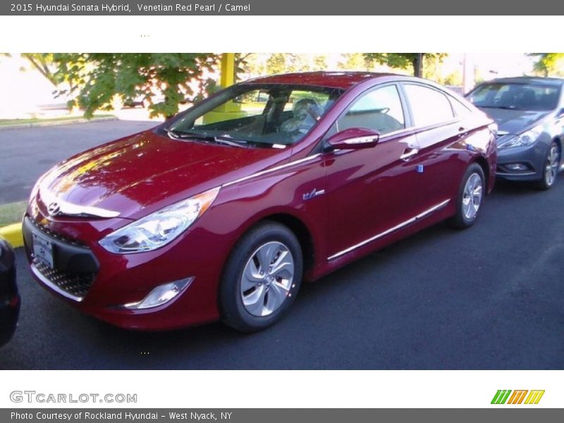 Front 3/4 View of 2015 Sonata Hybrid 