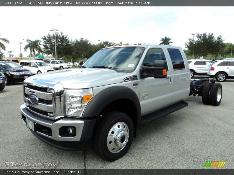 Front 3/4 View of 2015 F550 Super Duty Lariat Crew Cab 4x4 Chassis