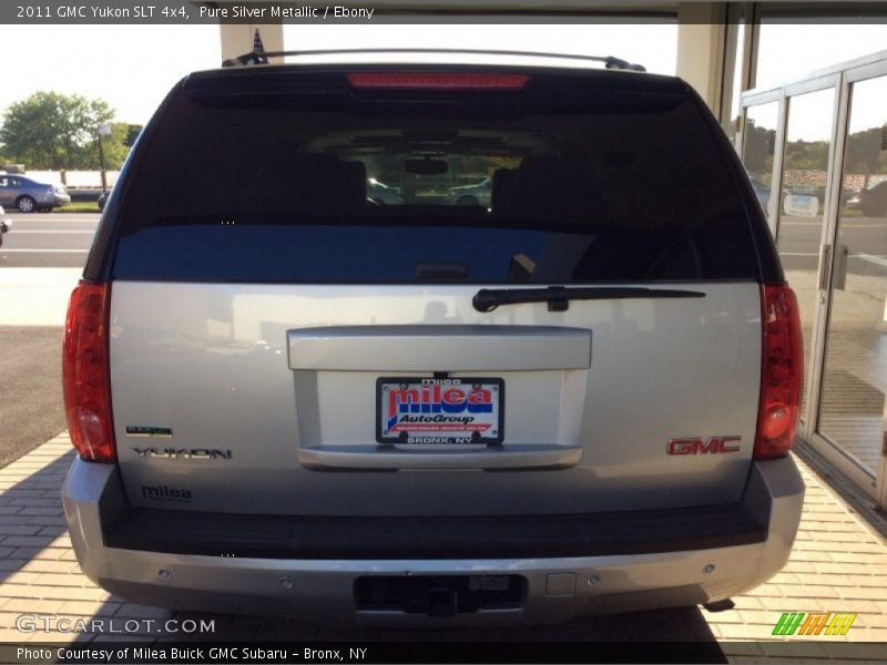 Pure Silver Metallic / Ebony 2011 GMC Yukon SLT 4x4
