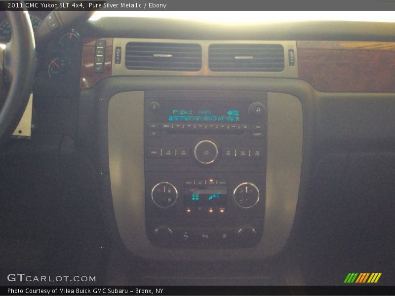 Pure Silver Metallic / Ebony 2011 GMC Yukon SLT 4x4