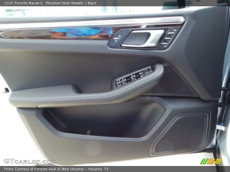 Door Panel of 2015 Macan S