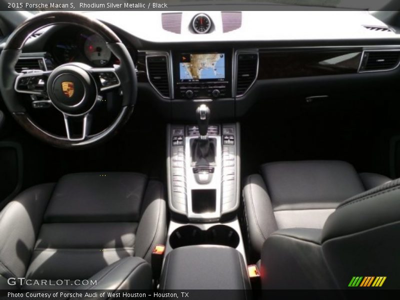 Dashboard of 2015 Macan S