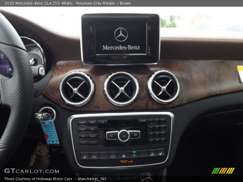 Controls of 2015 GLA 250 4Matic