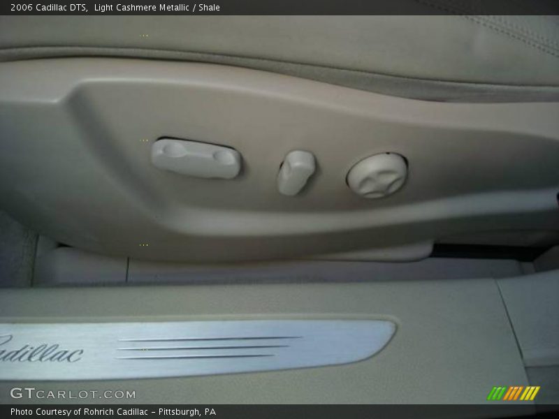 Light Cashmere Metallic / Shale 2006 Cadillac DTS