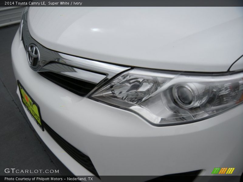 Super White / Ivory 2014 Toyota Camry LE