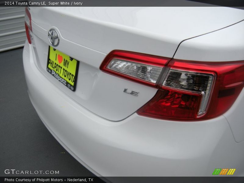 Super White / Ivory 2014 Toyota Camry LE