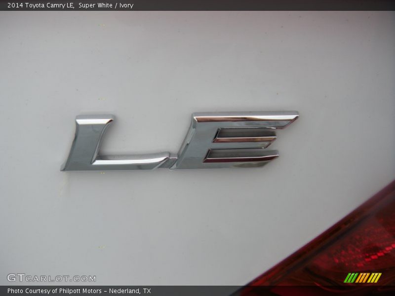 Super White / Ivory 2014 Toyota Camry LE