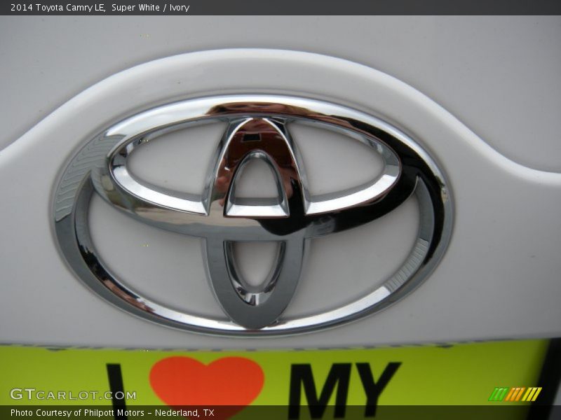 Super White / Ivory 2014 Toyota Camry LE