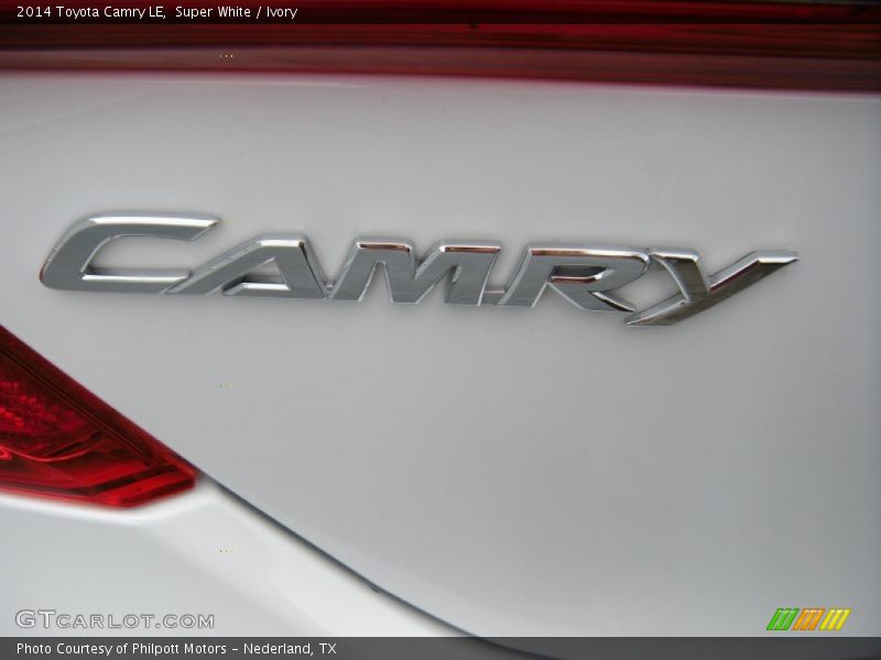 Super White / Ivory 2014 Toyota Camry LE