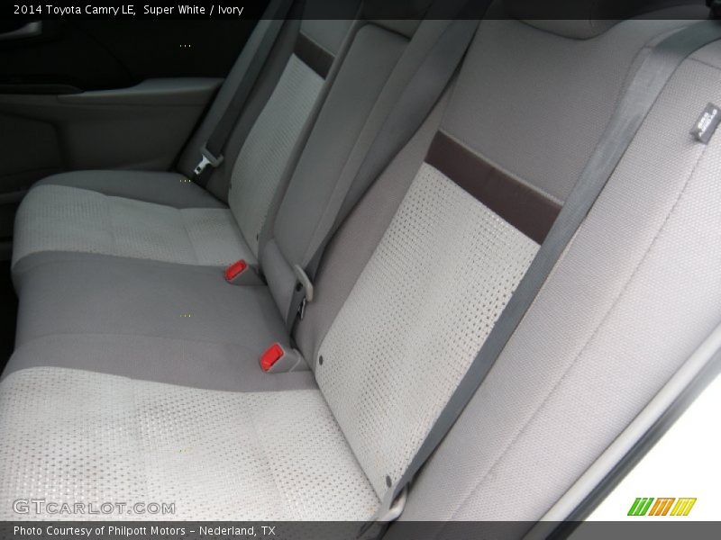 Super White / Ivory 2014 Toyota Camry LE