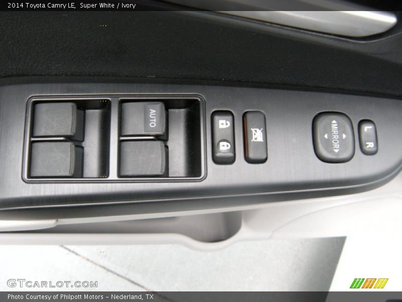 Super White / Ivory 2014 Toyota Camry LE