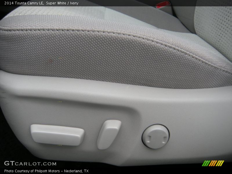Super White / Ivory 2014 Toyota Camry LE
