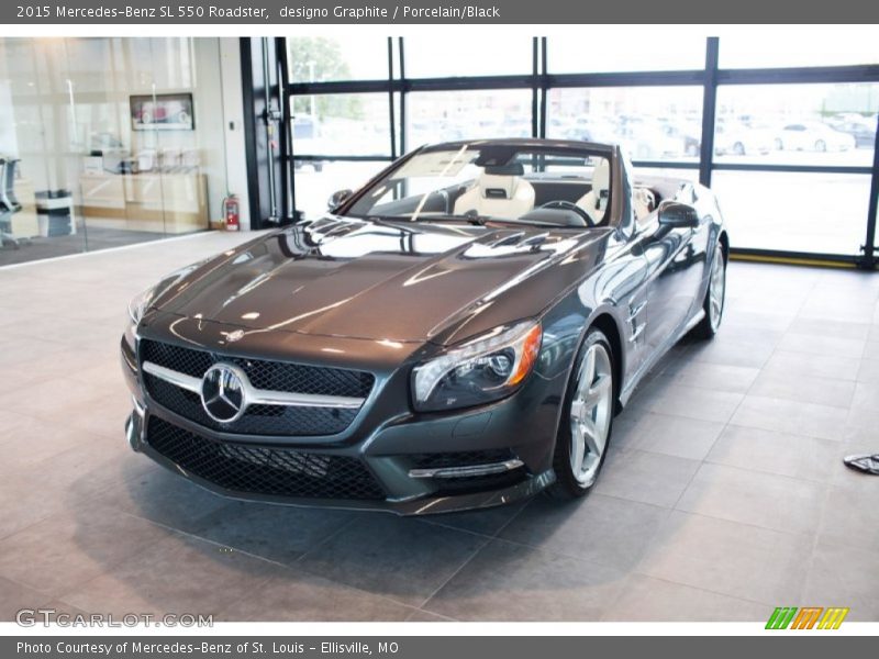 Front 3/4 View of 2015 SL 550 Roadster