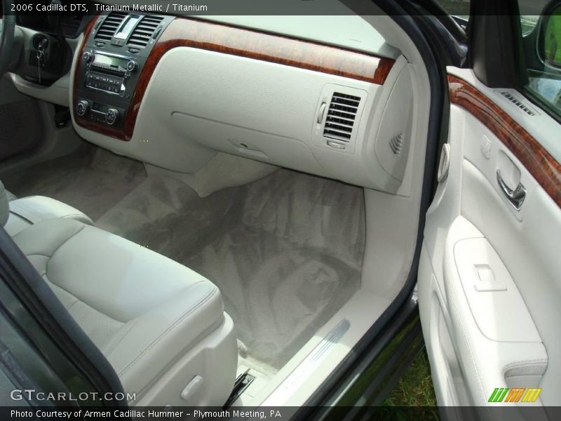 Titanium Metallic / Titanium 2006 Cadillac DTS