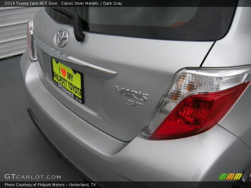 Classic Silver Metallic / Dark Gray 2014 Toyota Yaris SE 5 Door