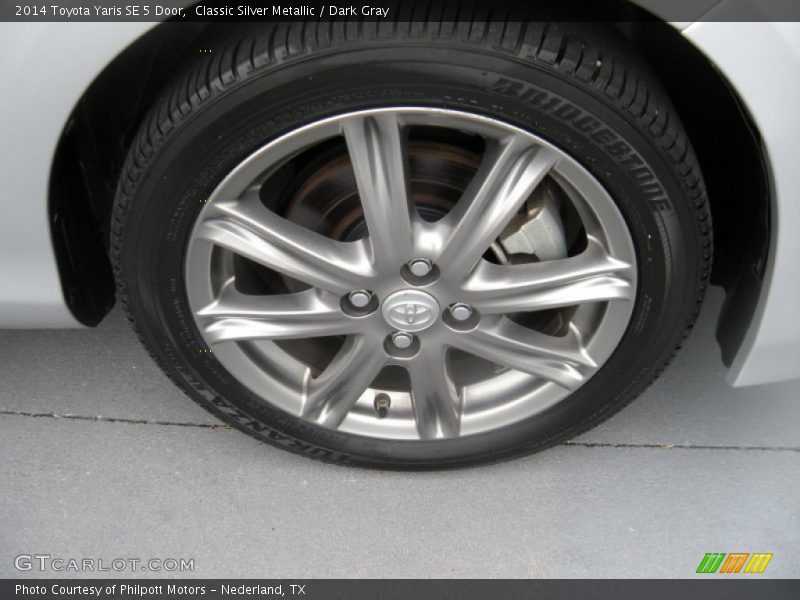 Classic Silver Metallic / Dark Gray 2014 Toyota Yaris SE 5 Door