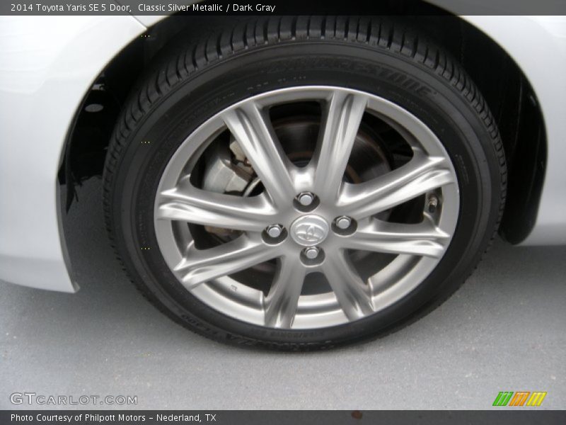 Classic Silver Metallic / Dark Gray 2014 Toyota Yaris SE 5 Door