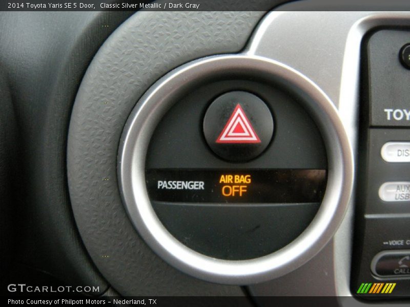 Classic Silver Metallic / Dark Gray 2014 Toyota Yaris SE 5 Door