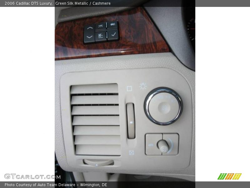 Green Silk Metallic / Cashmere 2006 Cadillac DTS Luxury