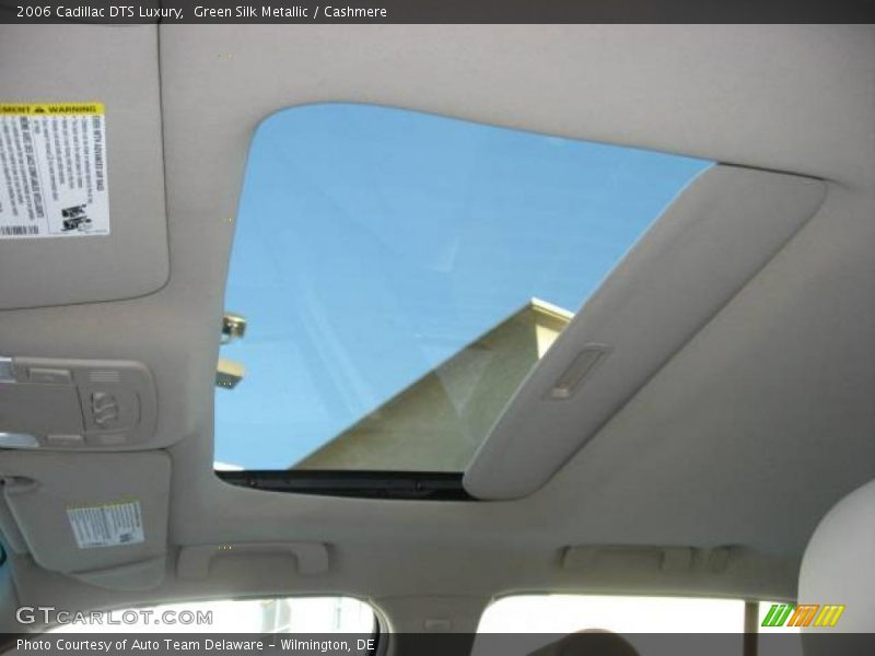Green Silk Metallic / Cashmere 2006 Cadillac DTS Luxury