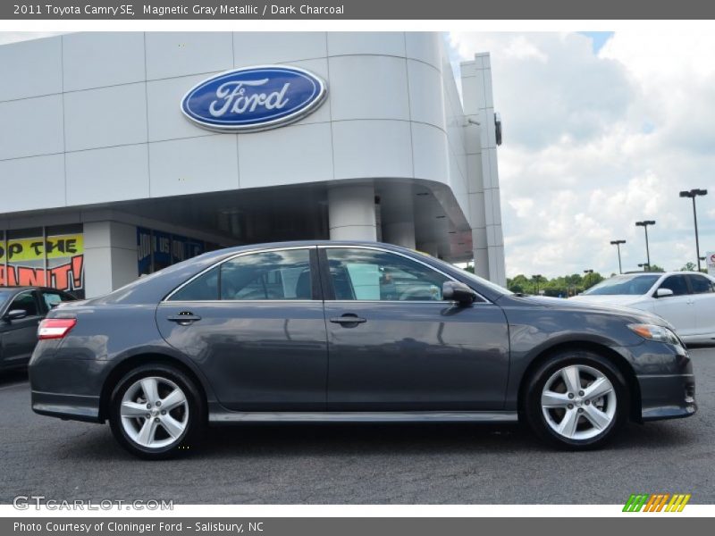 Magnetic Gray Metallic / Dark Charcoal 2011 Toyota Camry SE