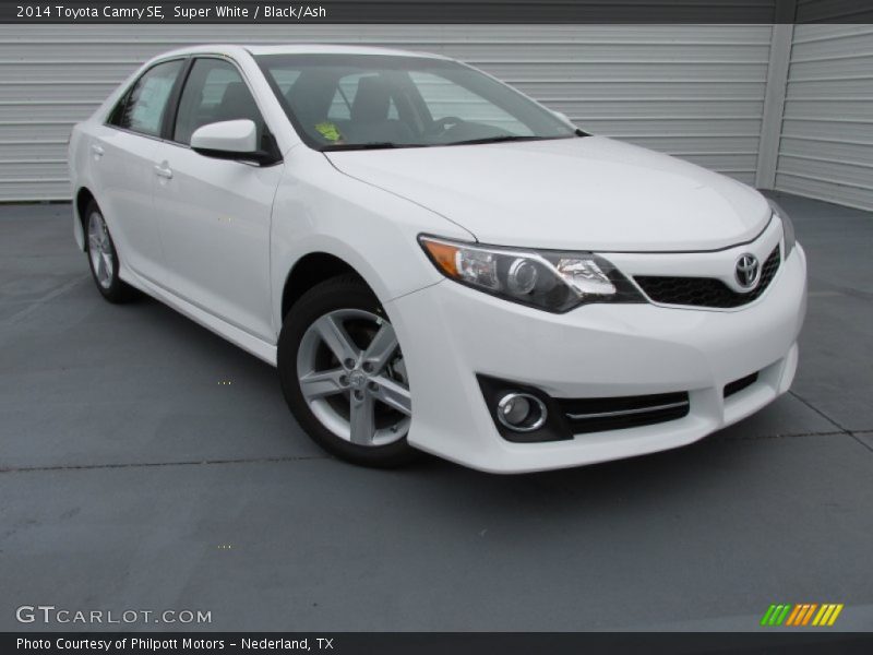 Super White / Black/Ash 2014 Toyota Camry SE