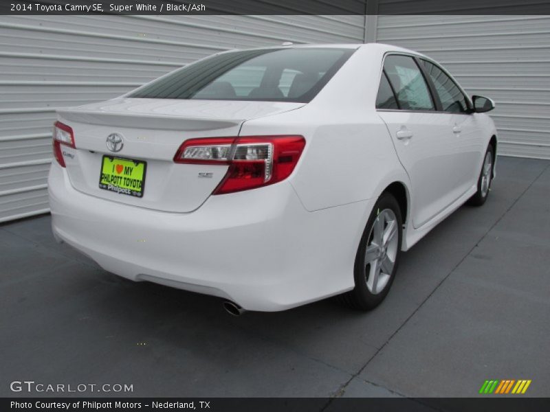 Super White / Black/Ash 2014 Toyota Camry SE