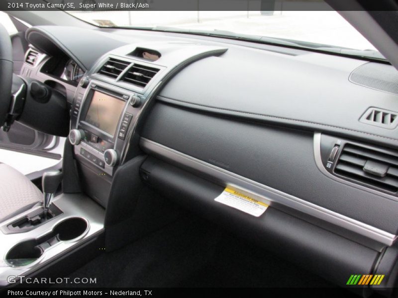 Super White / Black/Ash 2014 Toyota Camry SE