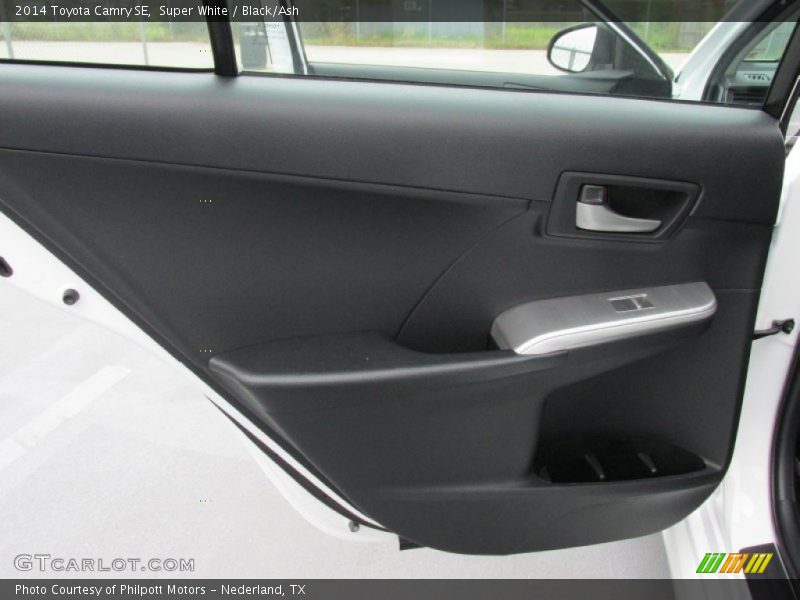 Super White / Black/Ash 2014 Toyota Camry SE