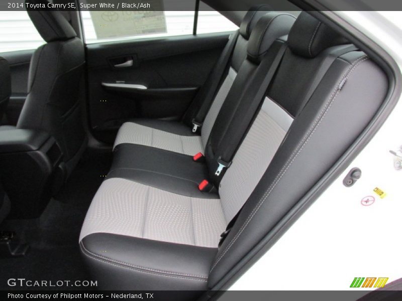Super White / Black/Ash 2014 Toyota Camry SE
