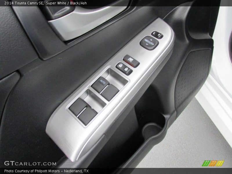 Super White / Black/Ash 2014 Toyota Camry SE