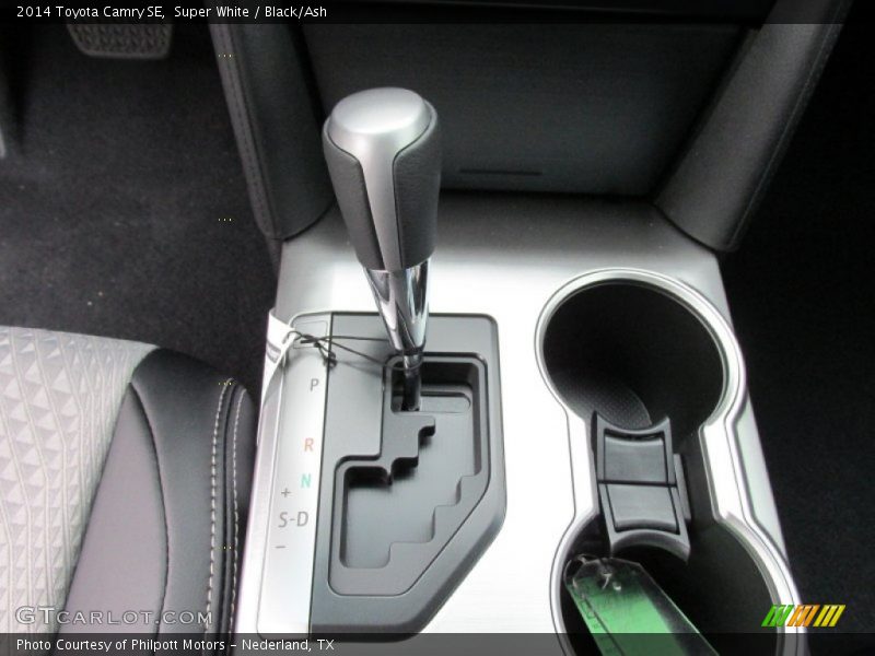 Super White / Black/Ash 2014 Toyota Camry SE