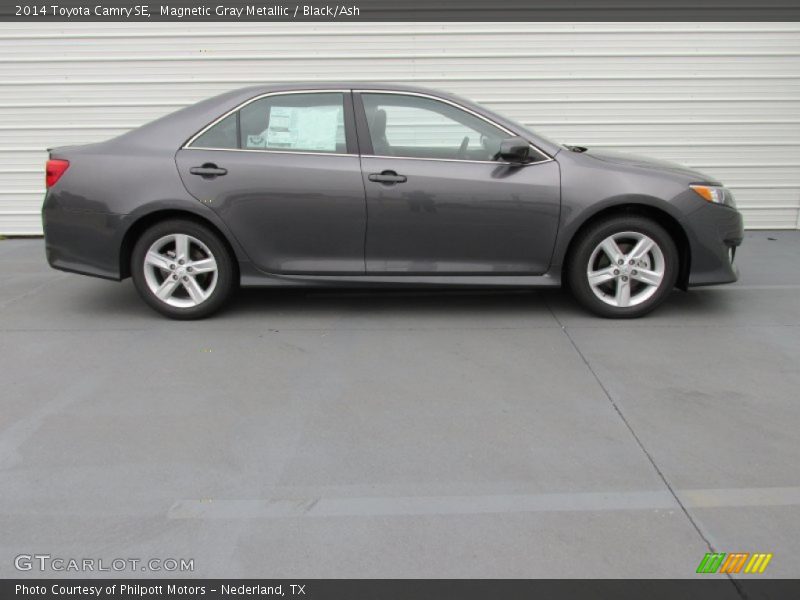Magnetic Gray Metallic / Black/Ash 2014 Toyota Camry SE