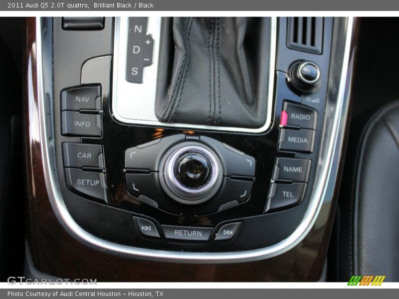Brilliant Black / Black 2011 Audi Q5 2.0T quattro