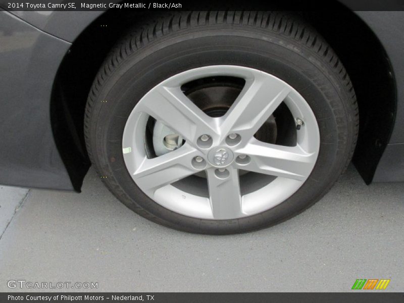 Magnetic Gray Metallic / Black/Ash 2014 Toyota Camry SE