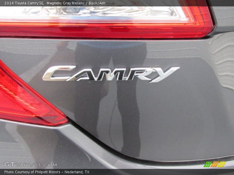 Magnetic Gray Metallic / Black/Ash 2014 Toyota Camry SE