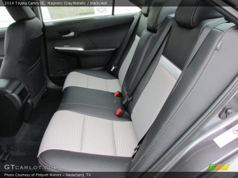 Magnetic Gray Metallic / Black/Ash 2014 Toyota Camry SE