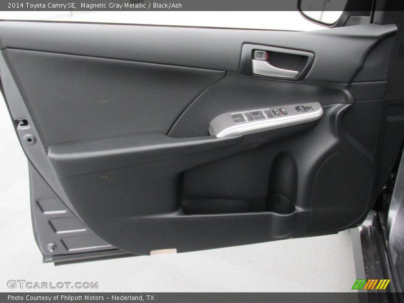 Magnetic Gray Metallic / Black/Ash 2014 Toyota Camry SE