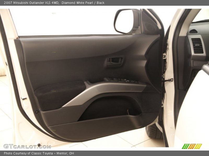 Diamond White Pearl / Black 2007 Mitsubishi Outlander XLS 4WD