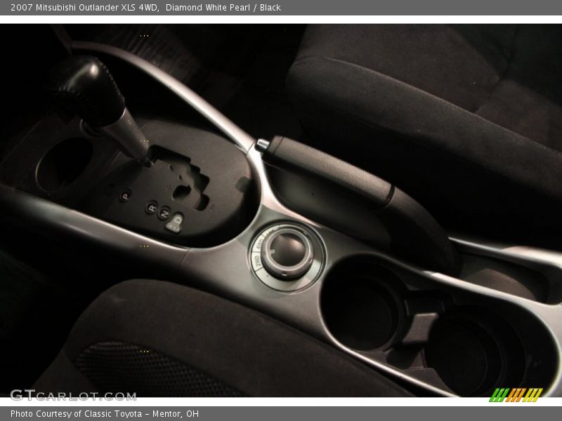 Diamond White Pearl / Black 2007 Mitsubishi Outlander XLS 4WD