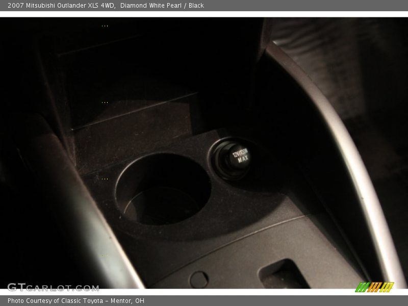 Diamond White Pearl / Black 2007 Mitsubishi Outlander XLS 4WD