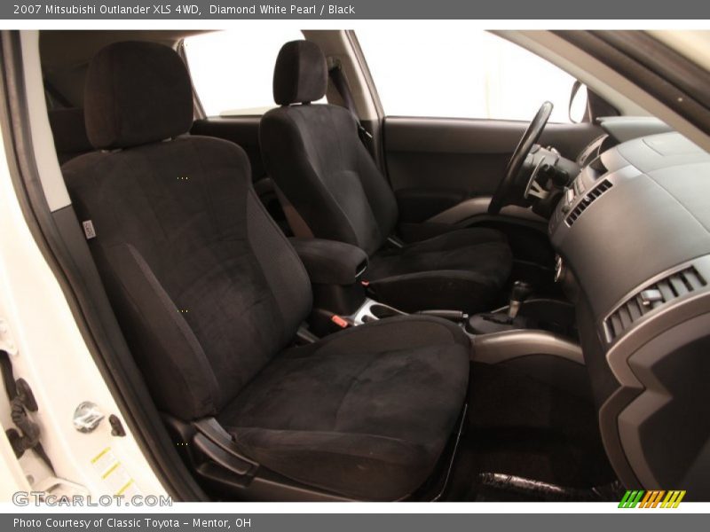 Diamond White Pearl / Black 2007 Mitsubishi Outlander XLS 4WD