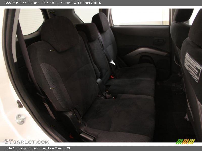 Diamond White Pearl / Black 2007 Mitsubishi Outlander XLS 4WD
