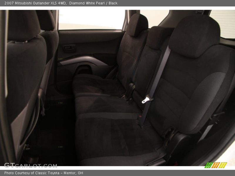 Diamond White Pearl / Black 2007 Mitsubishi Outlander XLS 4WD