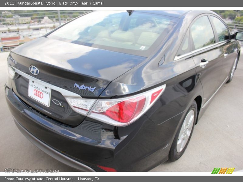 Black Onyx Pearl / Camel 2011 Hyundai Sonata Hybrid