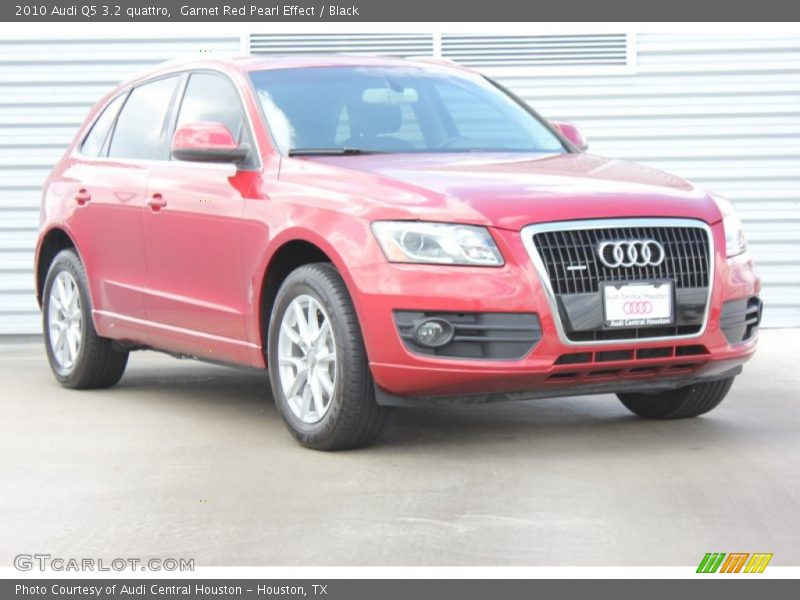Garnet Red Pearl Effect / Black 2010 Audi Q5 3.2 quattro