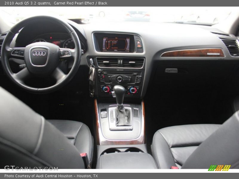 Garnet Red Pearl Effect / Black 2010 Audi Q5 3.2 quattro